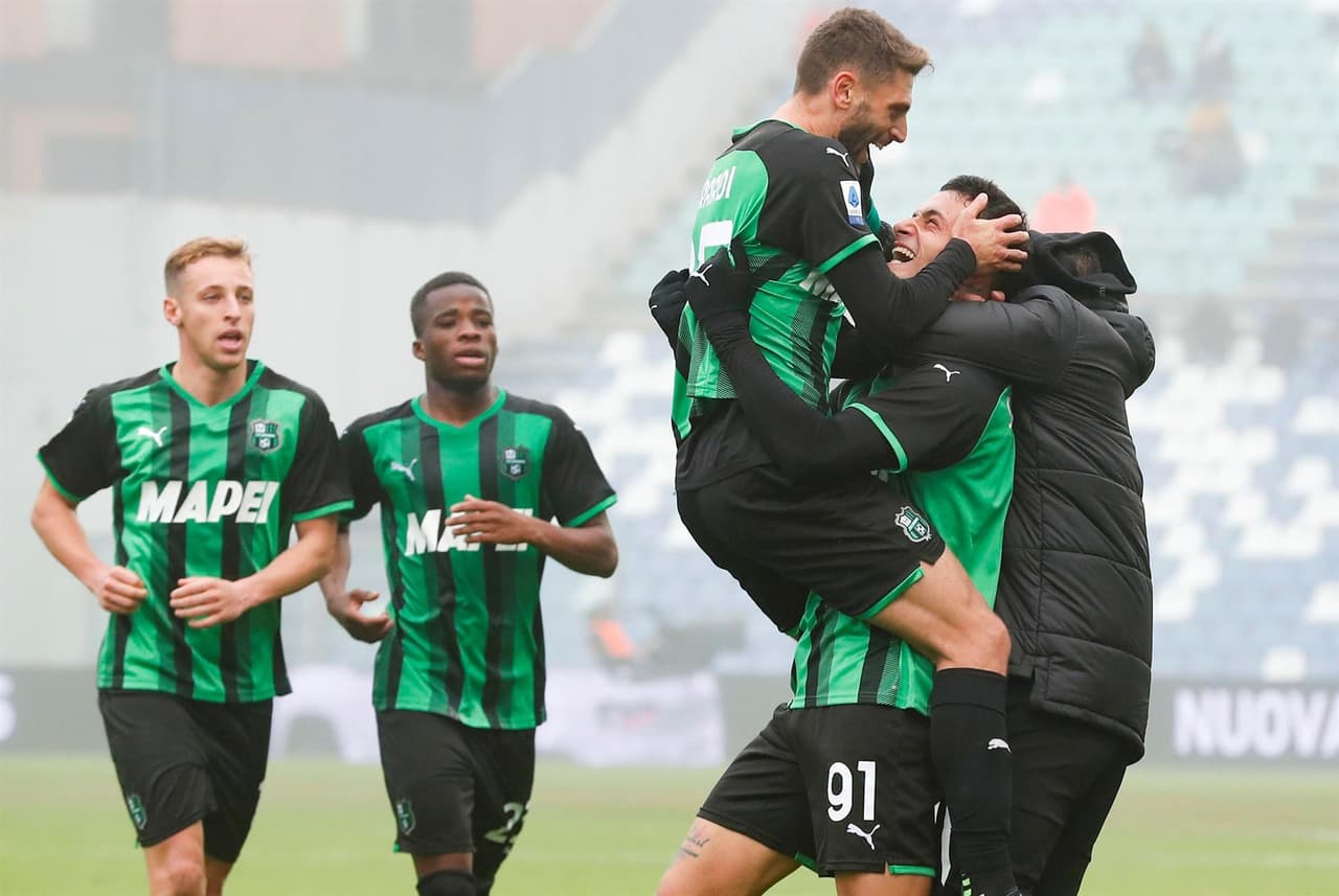 Sassuolo empata con golazos ante Cagliari 2-2 en la Serie A. Scammaca y Berardi anotaron para los neroverdi, mientras que Diao y Joao Dos Santos (de penal) lo hicieron para los visitantes.