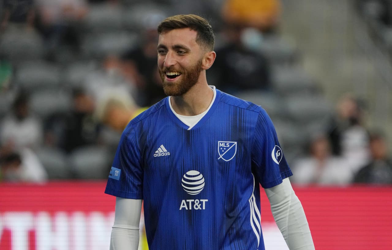 Y Matt Turner (en ese entonces guardamentas de New England Revolution) fue uno de los porteros elegidos para jugar para el plantel de la MLS.
<br>