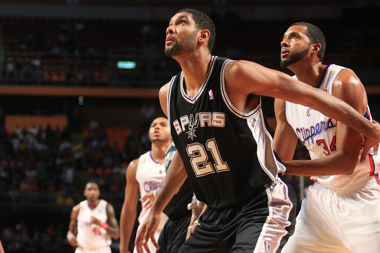 La NBA tardó siete años para volver a México en 2010 y lo hizo con el encuentro entre los San Antonio Spurs, que contó con todas sus figuras, y Los Angeles Clippers.