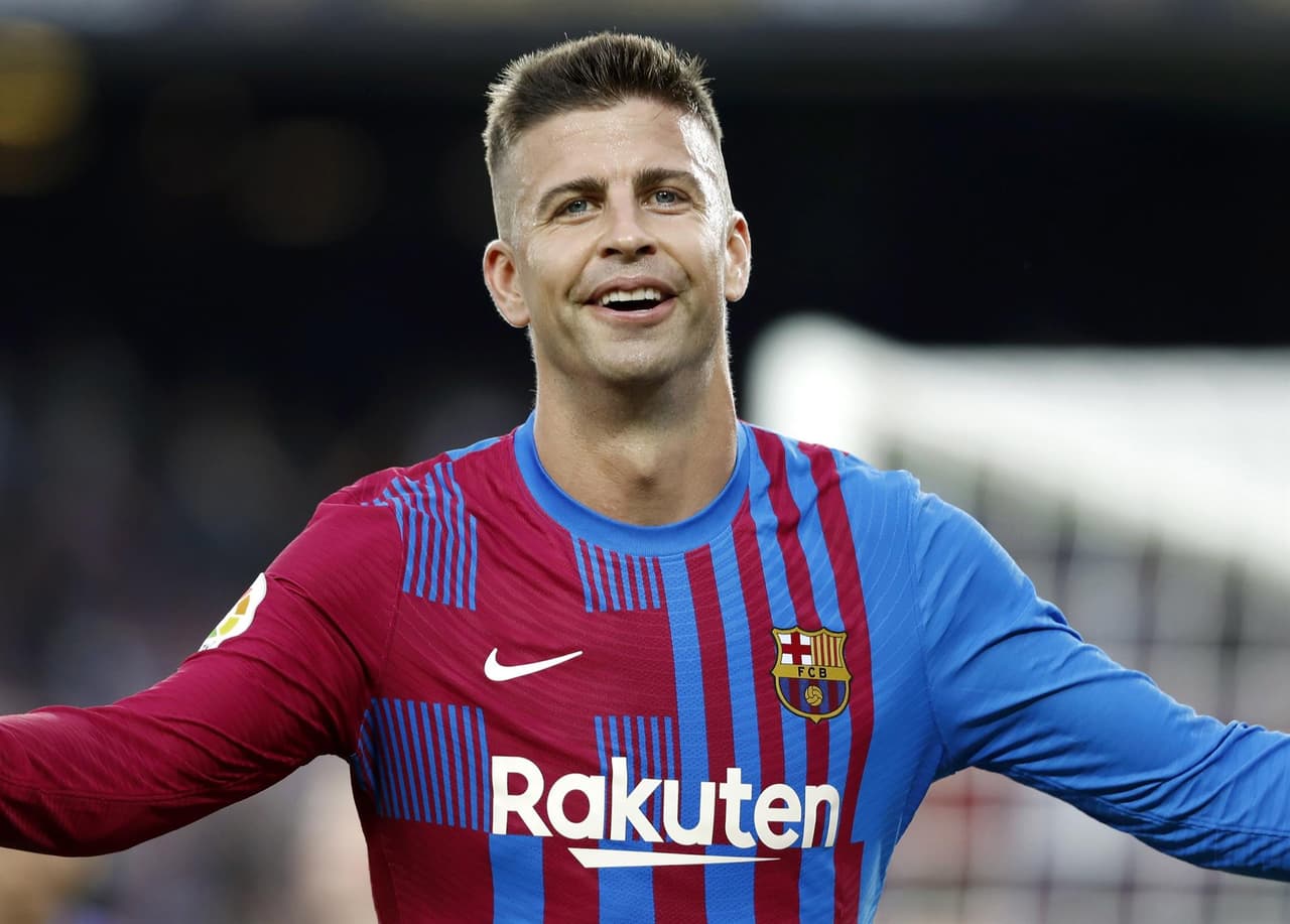 Barcelona se impone ante la Real Sociedad con un marcador de 4-2, tras la salida de Messi del Barcelona. Gerard Piqué (19') se encargo hacer el primer tanto para los culés, seguido de Martín Braithwaite con doblete, pero el equipo visitante sumó dos más por parte de Cienfuegos (82') y Oyarzabal (85'), ya al filo del partido, Sergi se encargó de hacer el cuarto tanto de la victoria.
