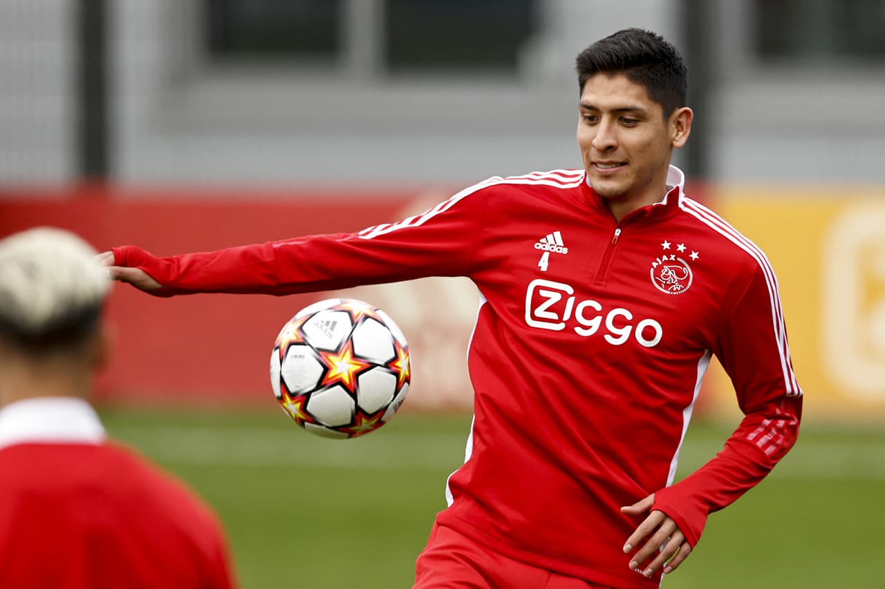Edson Álvarez no se entrenó para presionar su salida del Ajax al Chelsea