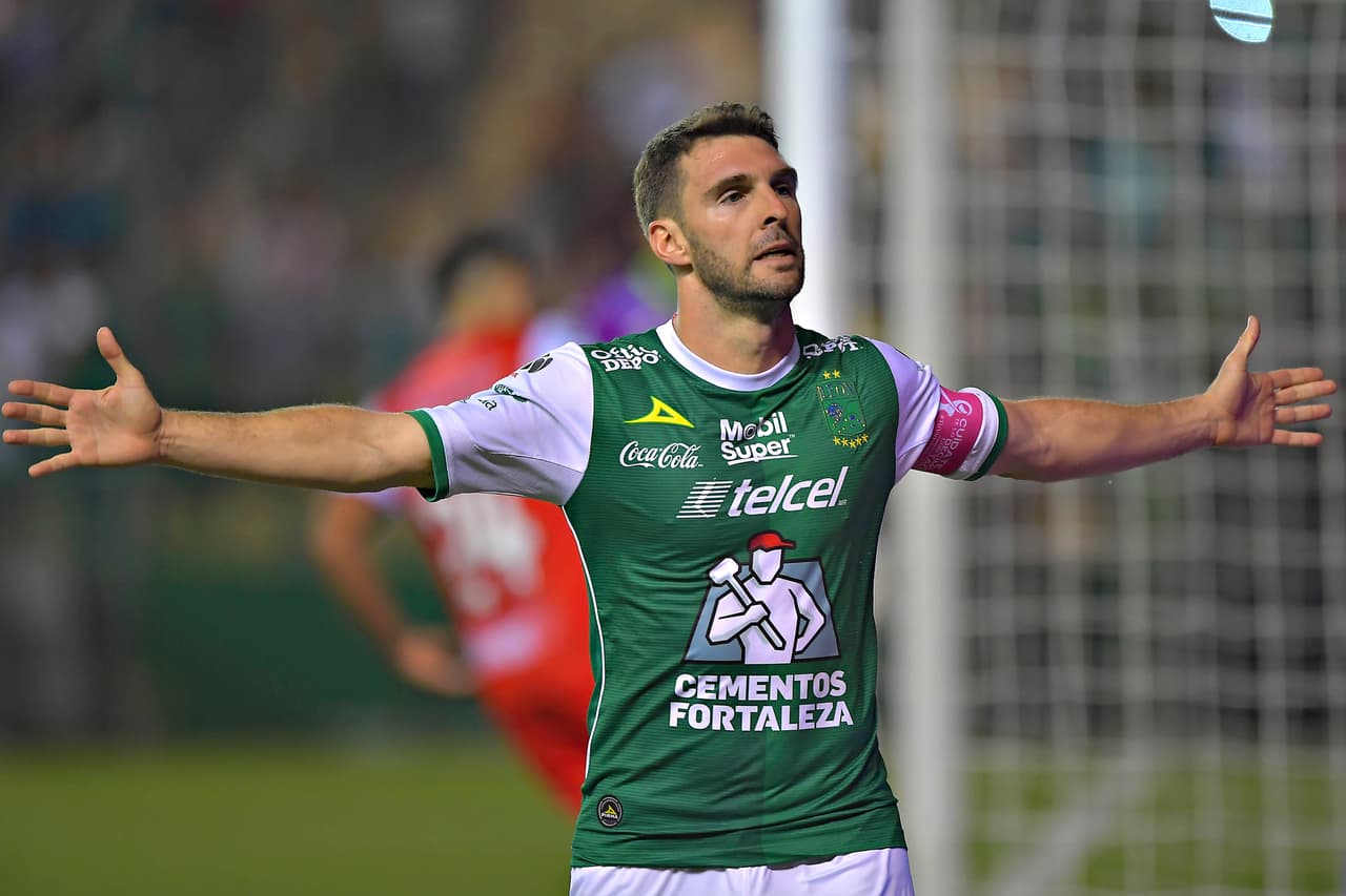 Estos son algunos nacidos fuera de México que se han vestido de Chivas, a propósito del 'coqueteo' en broma entre el CEO del club, José Luis Higuera, y el argentino nacionalizado mexicano Mauro Boselli.