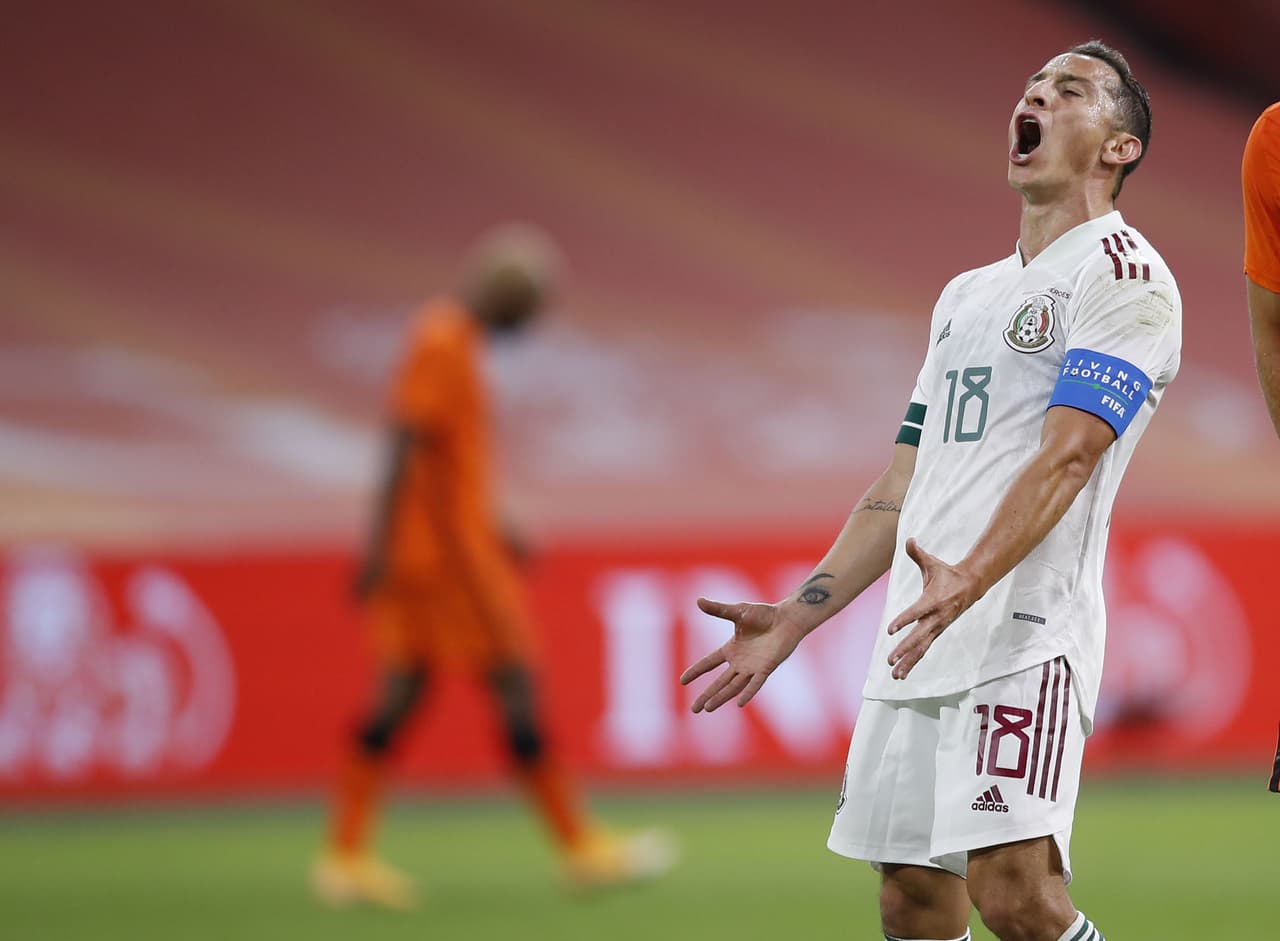 Andrés Guardado salió de cambio al minuto 63 durante el partido de México ante Holanda.
