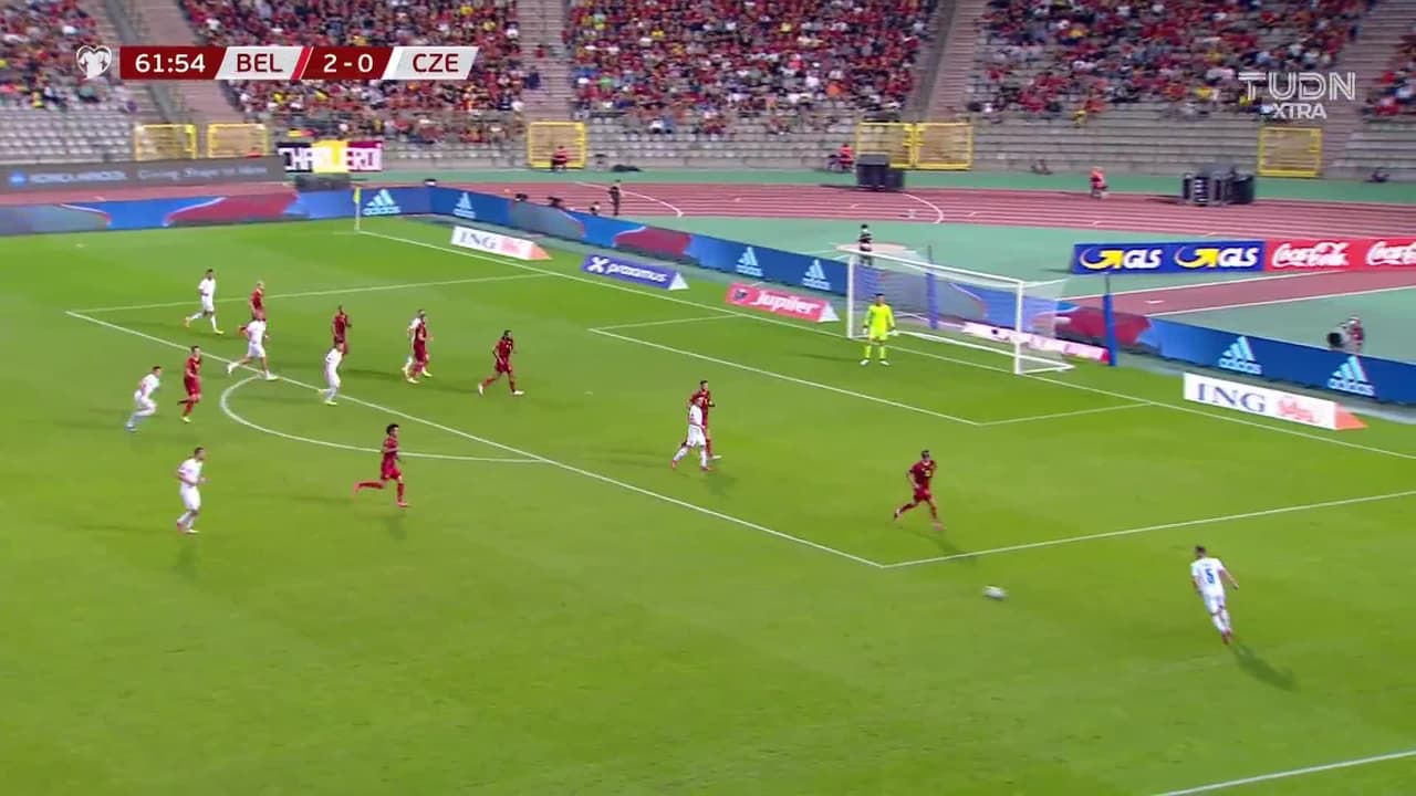 ¡TIRO ATAJADO! disparo por Adam Hlozek.