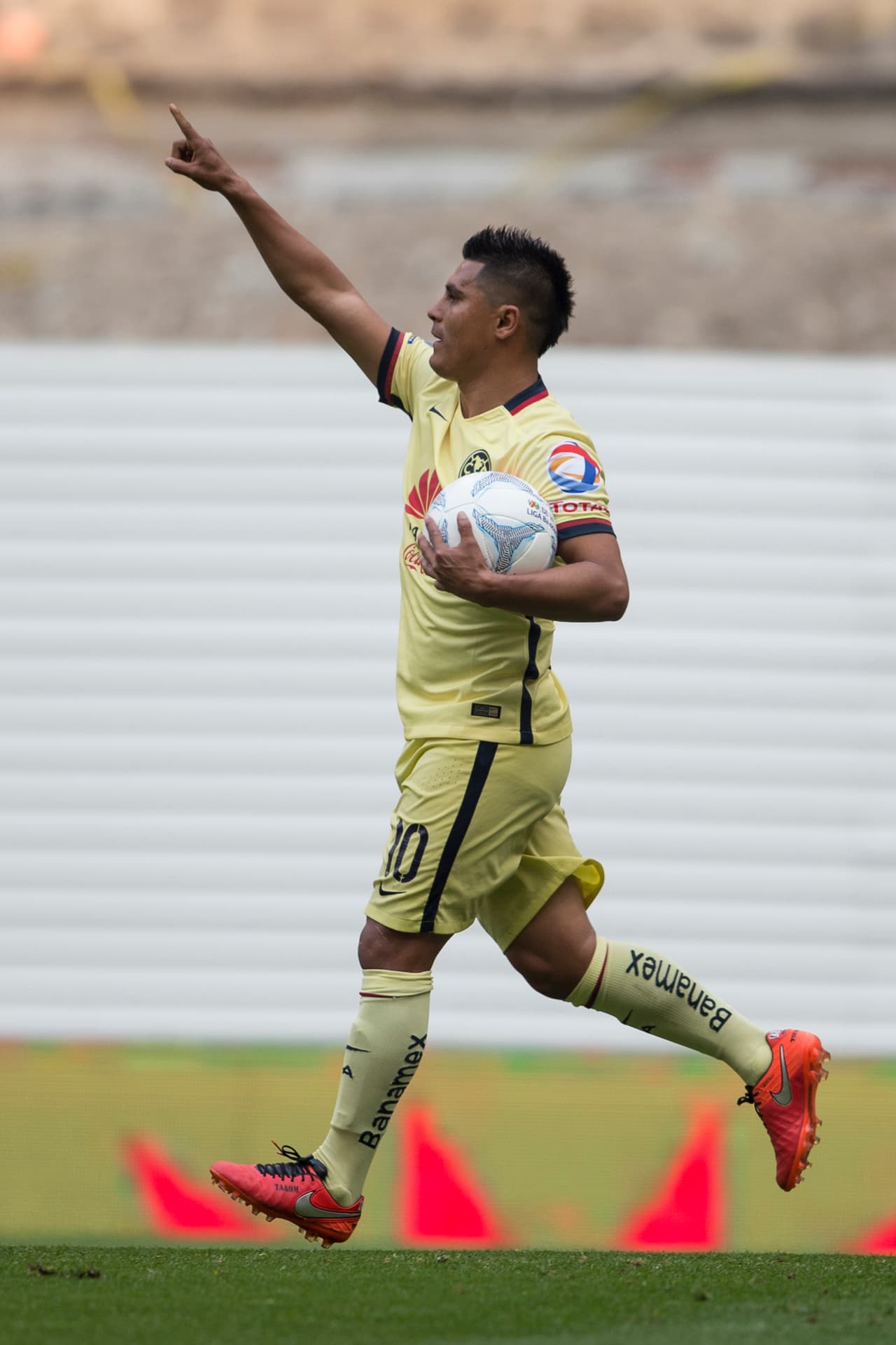 Osvaldo Martínez, América.- El jugador paraguayo ha ayudado en varias ocasiones a las Águilas del América a conseguir importantes victorias, acumulando hasta el momento 55 puntos. Mientras que su valor en el UD Fantasy es de $8.3 millones.