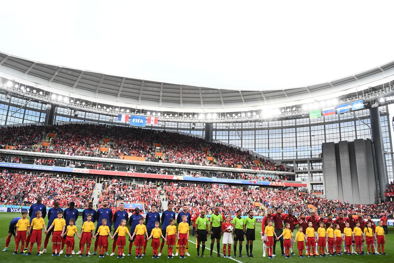 El escenario tuvo una mayoría de fanáticos peruanos, listos para vivir ese momento histórico en el Mundial.
