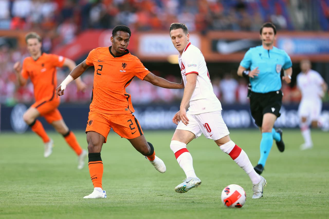 Polonia se puso en ventaja de dos goles gracias a los tantos de Cash y Zieliński, pero los Países Bajos reaccionaron con las anotaciones de Klaassen y Dumfries.