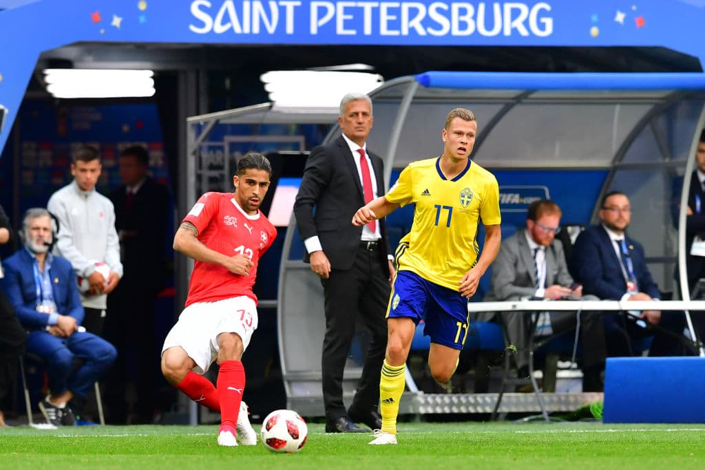 Los suizos lo intentaron sin mayor claridad por las bandas, pero la mayoría de sus centros se encontraron con los grandes de Suecia. Tuvieron la mayoría del control del balón con un 63 por ciento.