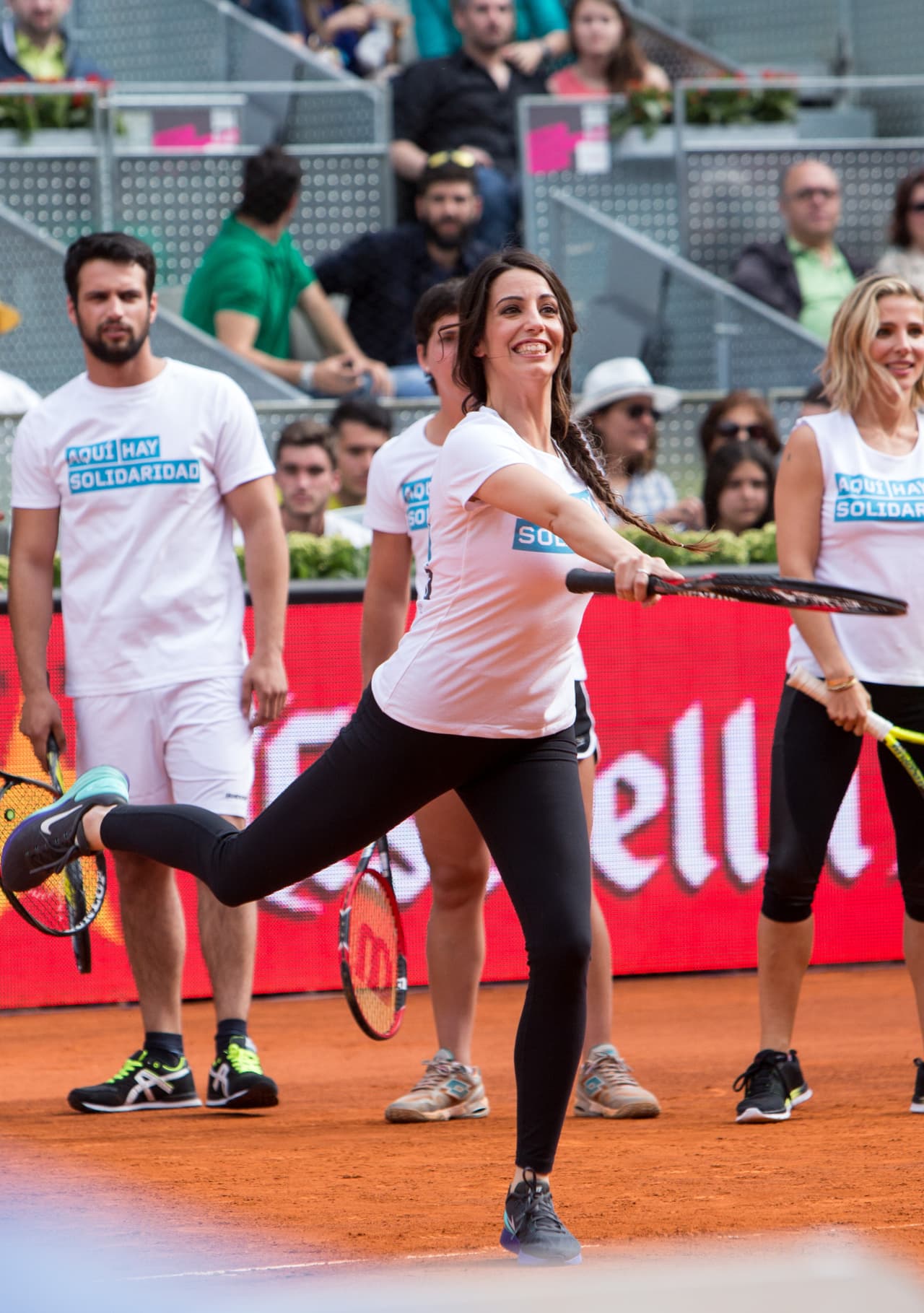 La española Almudena Cid tiene el récord de haber clasificado a cuatro finales de gimnasia rítmica en unos Juegos Olímpicos. Se retiró tras 21 años de competencia y su belleza y naturalidad se convirtió en un imán que le abrió la puertas de la farándula española.