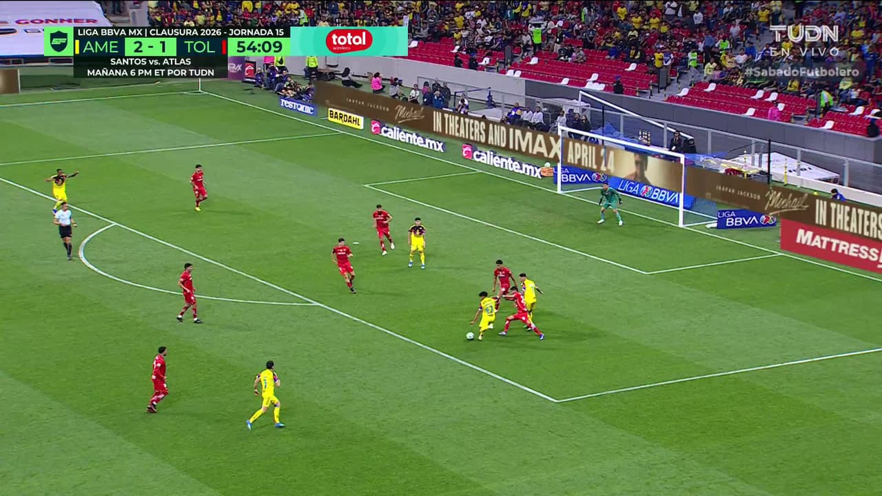 ¡CERCA! Isaías Violante disparó que se estrella en el poste.