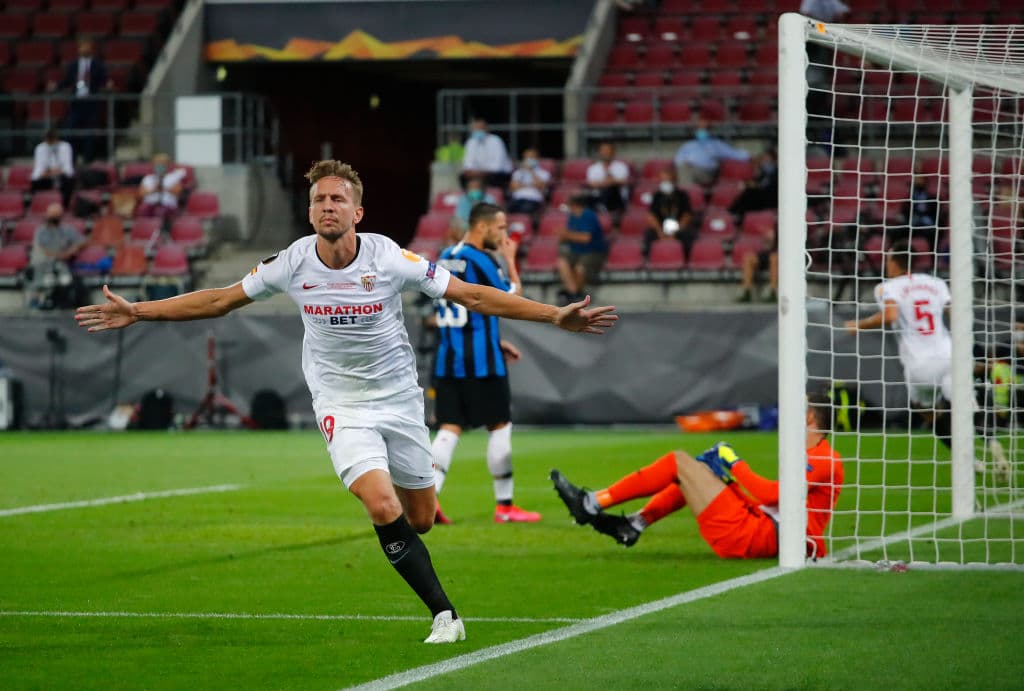 A los 12’ de juego llegó la recompensa de la presión sevillana con el gol del empate.