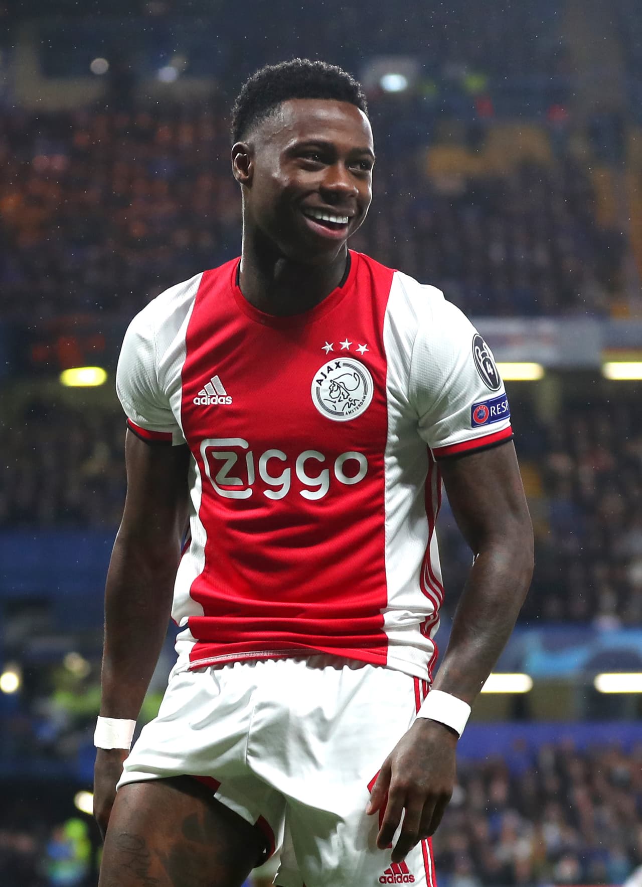 Quincy Promes anota dos goles para este partido.