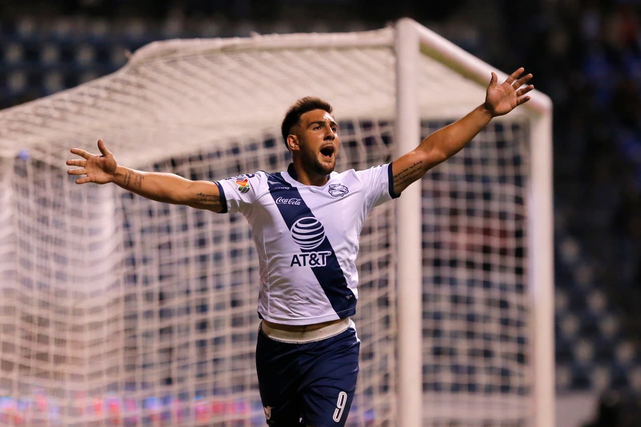 El delantero canadiense y goleador de la Franja logró el empate al minuto 29 de la primera parte y así se llegó al descanso con paridad en la pizarra.