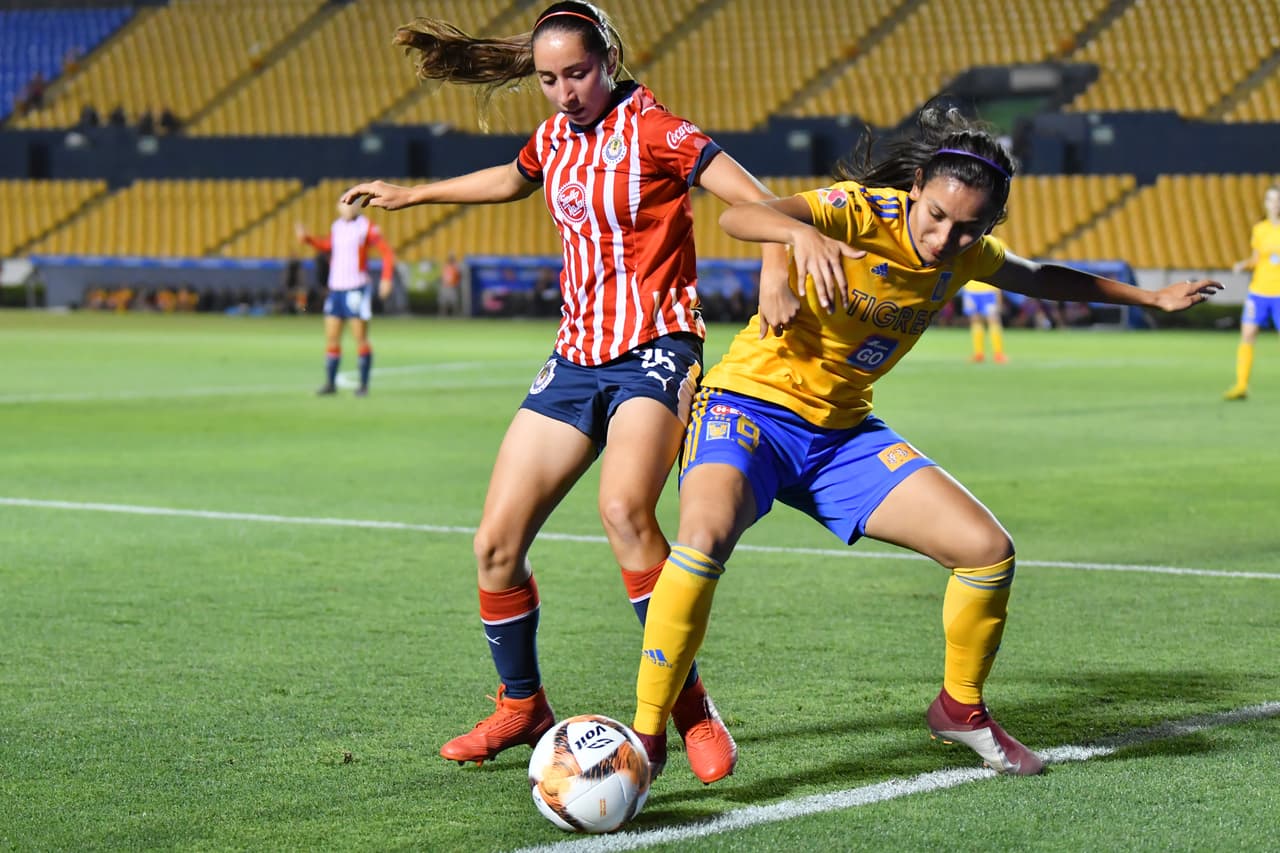Pero luego de los tempraneros y casi consecutivos goles de ambos equipos, el partido cayó en una especie de remanso que sirvió para que las dos oncenas se contrarrestaran de mejor manera.
