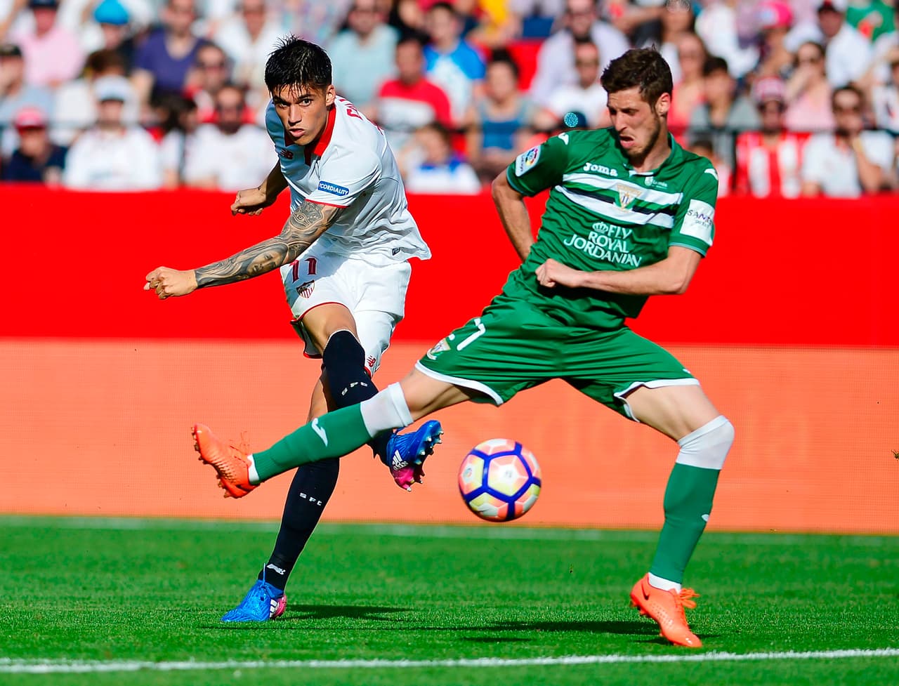 Pasó un año para que Alves volviera a detener un penalti. Alexander Szymanowski (der.) del Leganés falló esta temporada en la victoria por 1-2 de Valencia el 10 de diciembre de 2016.