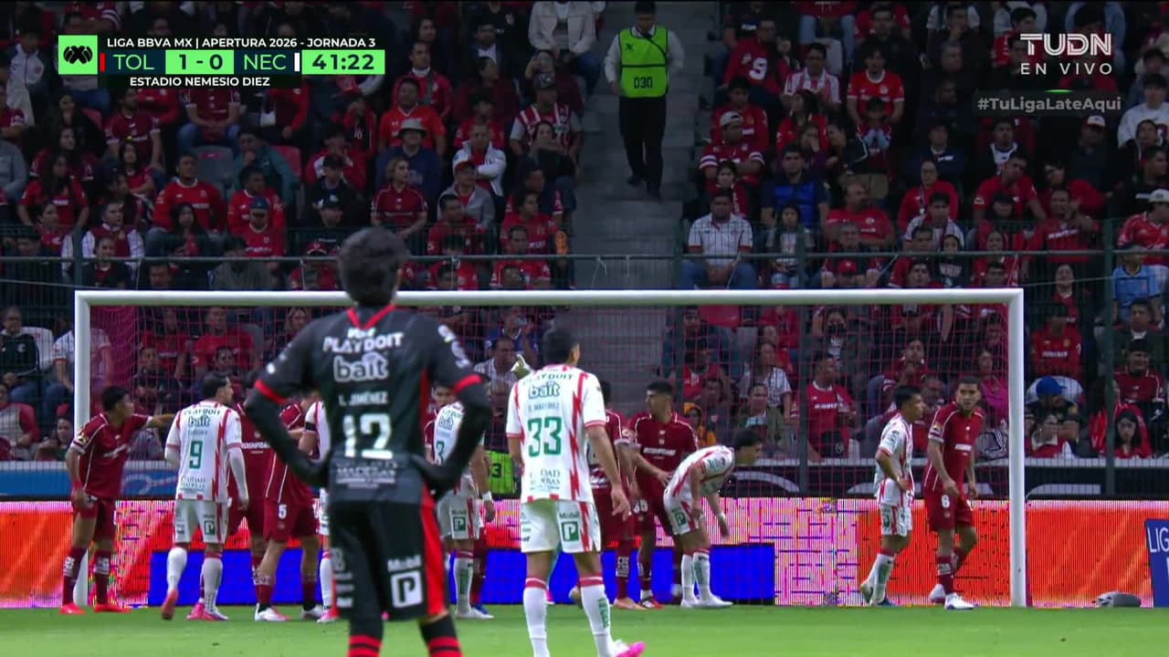 ¡GOL!  anota para Necaxa. Julián Carranza