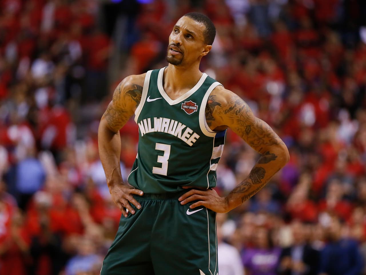George Hill, quien jugó 27 minutos, apenas fue capaz de producir cinco unidades y apenas realizó dos tiros a la canasta. Una noche en general muy frustrante para la banca de Milwaukee con una aportación de 23 tantos únicamente.
