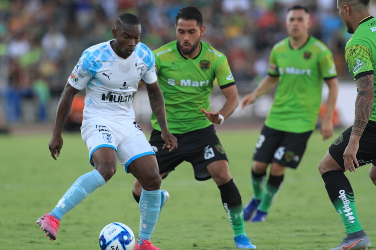 Juárez no pudo con 10 hombres y cayó 2-0 ante el superlíder Querétaro en el cierre de la Fecha 5 en la Liga MX.