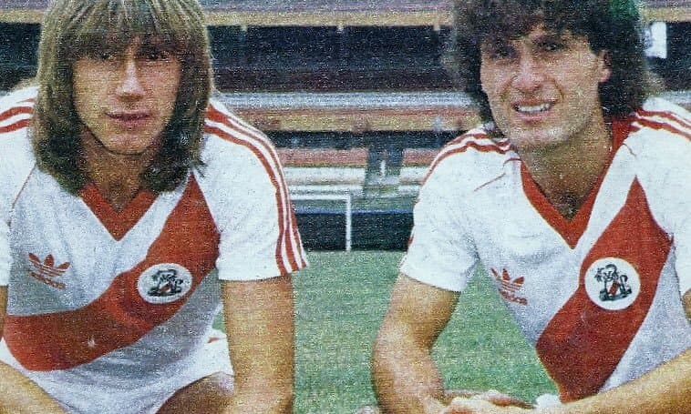 Con River tuvo un paso breve en 1985. Continuó su carrera en Colombia y posteriormente volvió a Argentina para jugar en Vélez.
