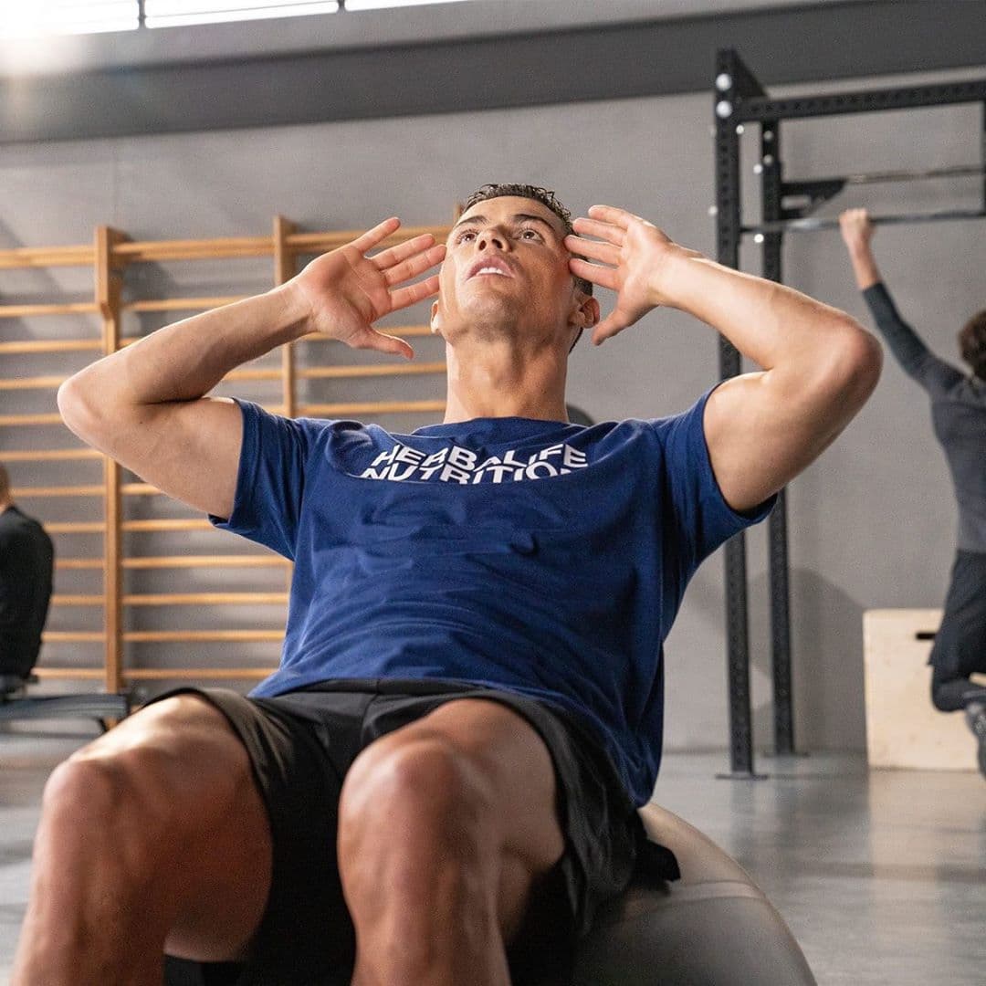 De la mano de la prestigiosa marca experta en fitness, 'Crunch', Cristiano se ha vuelto tu preparador físico.