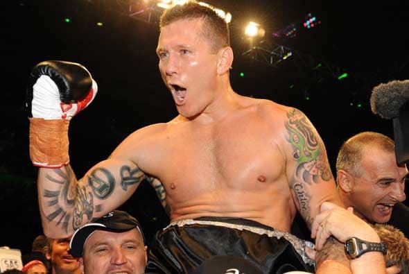 Danny Green siguió su ataque hasta que el referi detuvo la pelea.