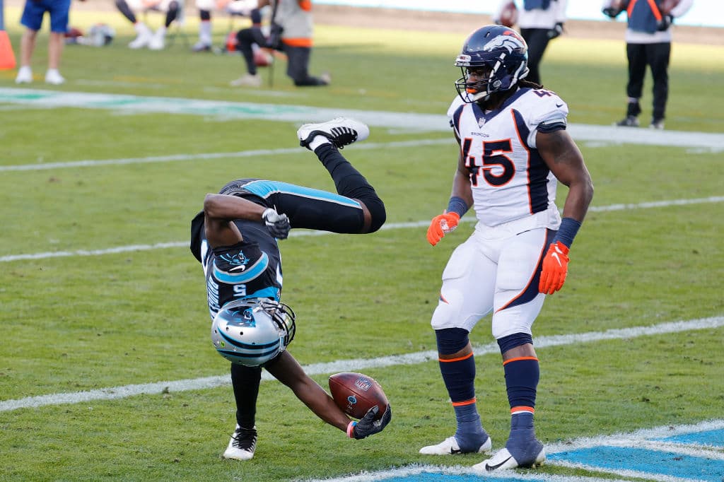 Carolina no pudo establecer su ofensiva, mientras Lock tuvo pases largos, limitando sus errores.