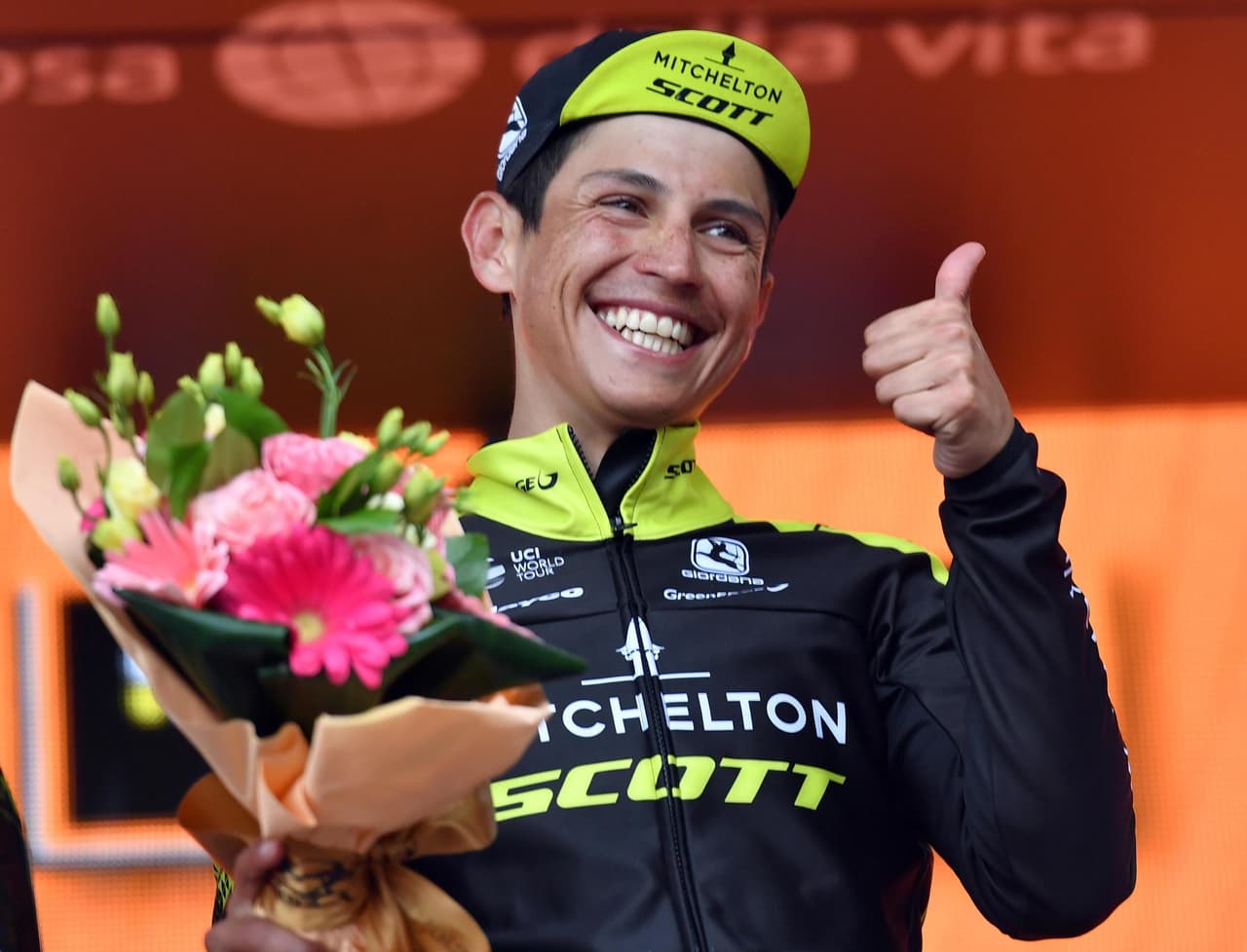 El colombiano Esteban Chaves (Mitchelton Scott) se impuso en la sexta etapa del Giro de Italia, disputada entre Caltanissetta y el Etna sobre 159 kilómetros.