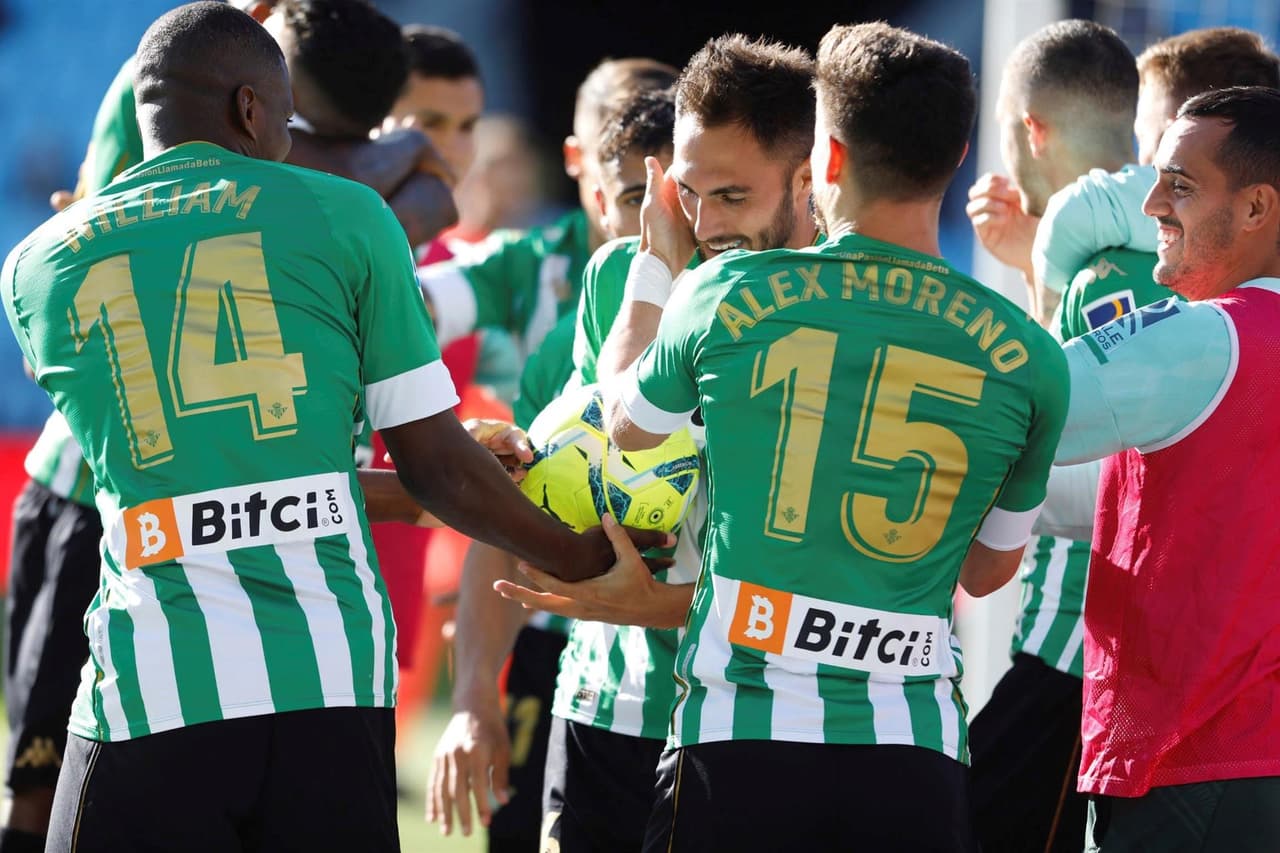 Betis viene de atrás y vence 2-3 al Celta de Vigo, Barcelona vence 0-1 en su visita al Eibar, Huesca y valencia se confroman con un 0-0, Elche vence 2-0 al Athletic Club y la Real Sociedad logra vencer 0-1 al Osasuna.