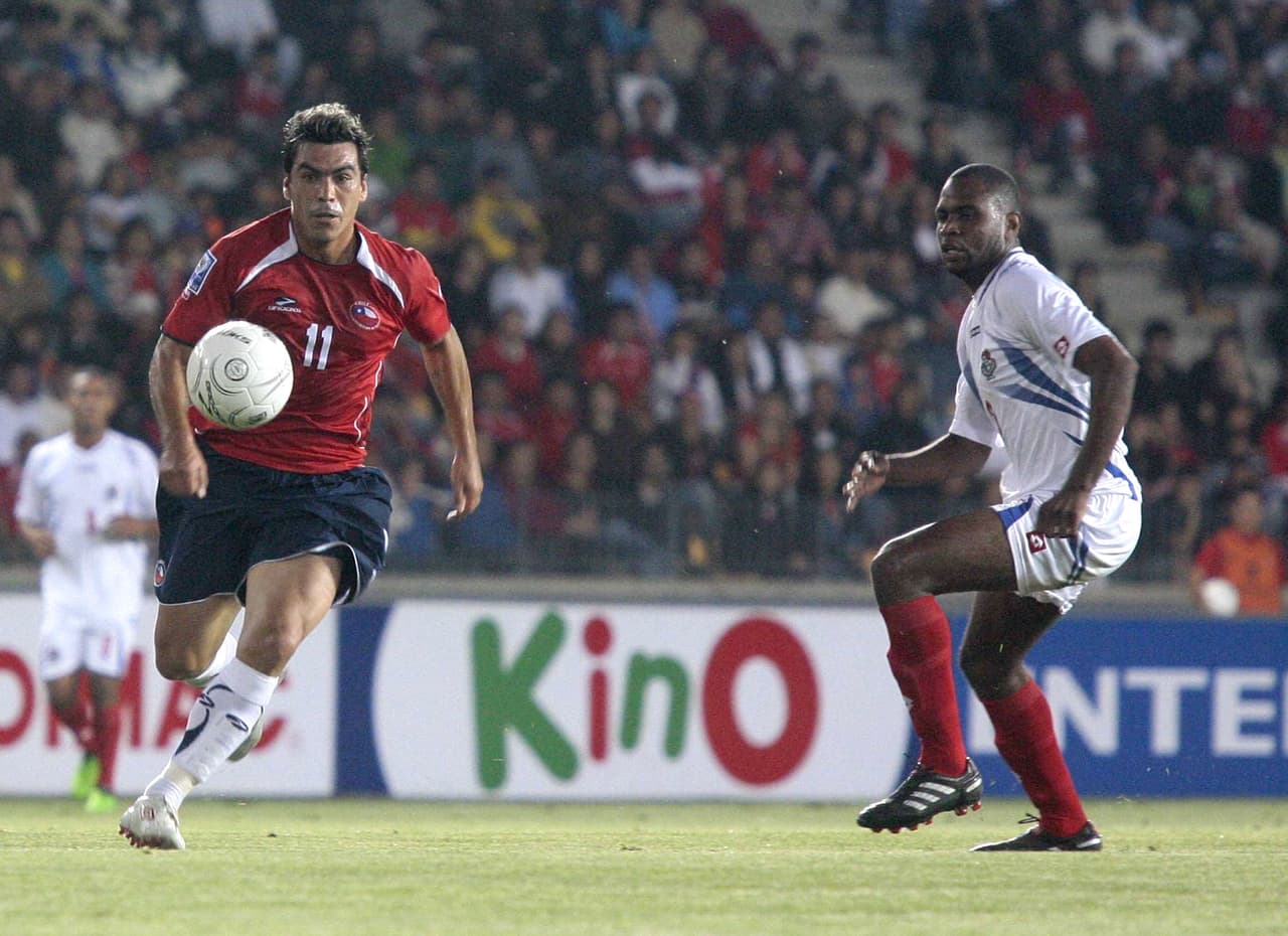 En aquella noche la Roja se llevó otra vez la victoria en el inicio del año mundialista con marcador de 2-1 gracias a un doblete de Esteban Paredes en minutos consecutivos. Panamá descontó cerca del final con volea de Roberto Brown que sorprendió a Toselli.