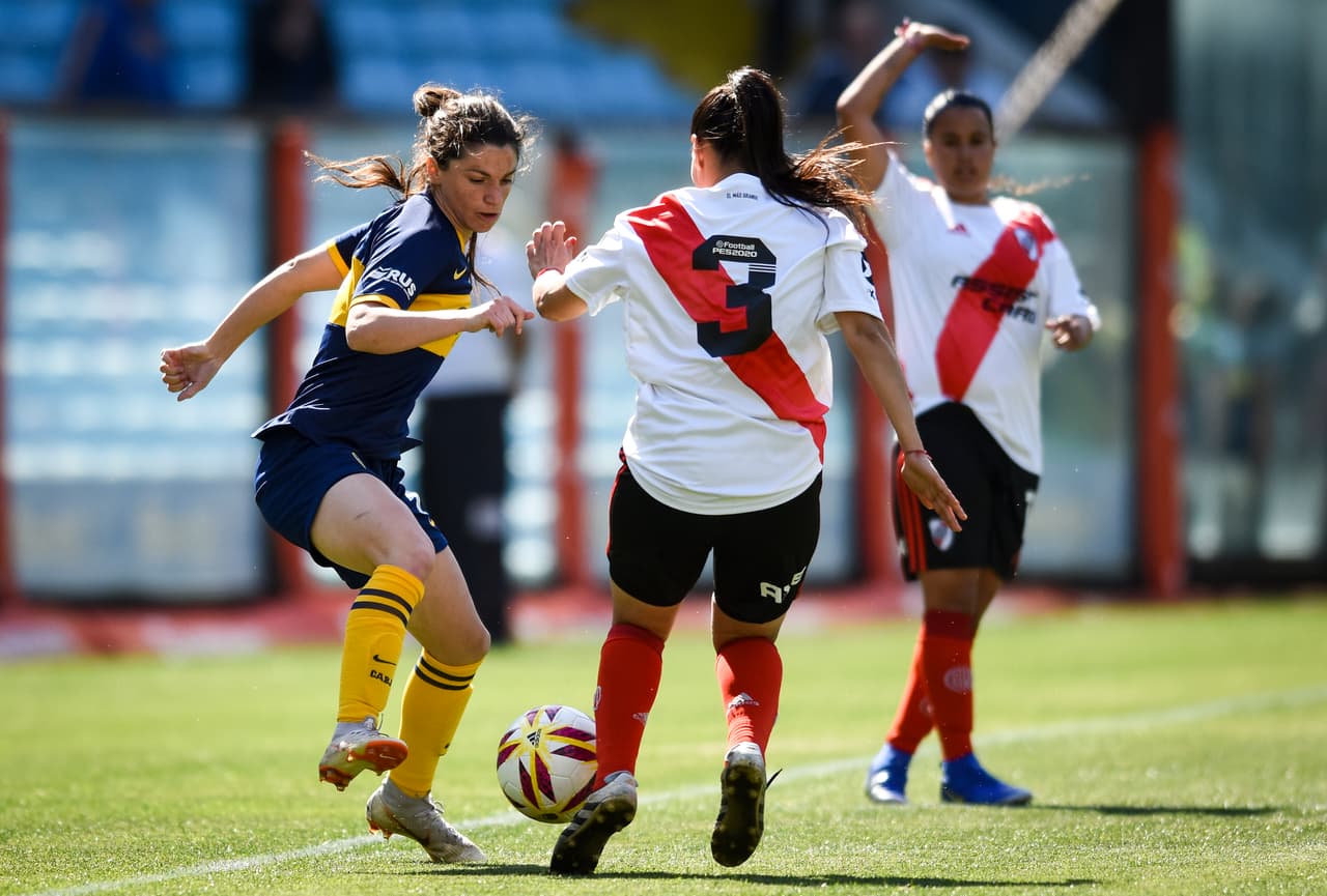 En un Superclásico le marcó un gol a Boca Juniors, vistiendo la camiseta de River Plate.