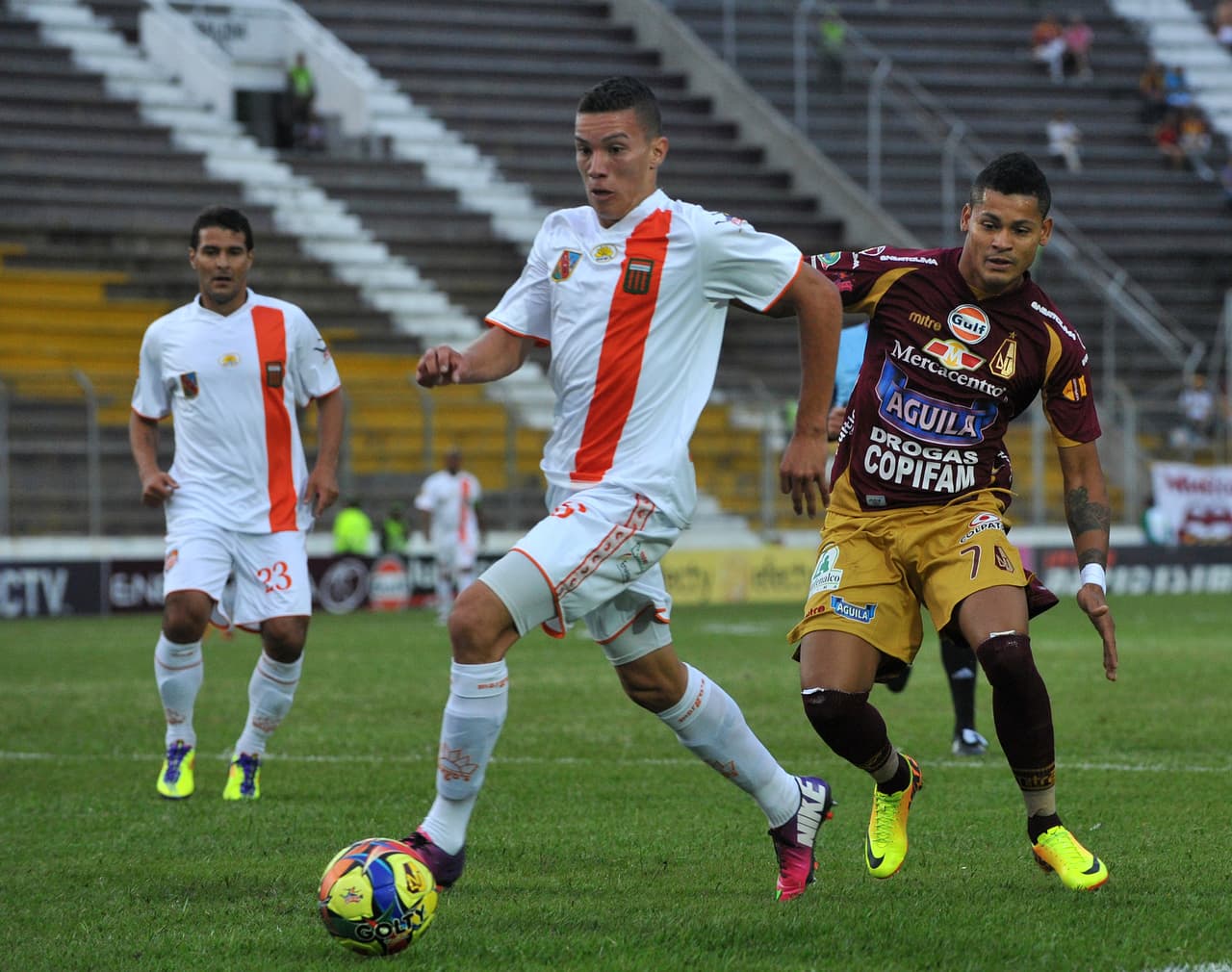 Mateus Uribe tuvo sus dos primeros cobros con Envigado, club en el que arrancó su carrera profesional. Ese 2 de febrero de 2014 anotó dos goles contra Luis Estacio de Tolima en Colombia.