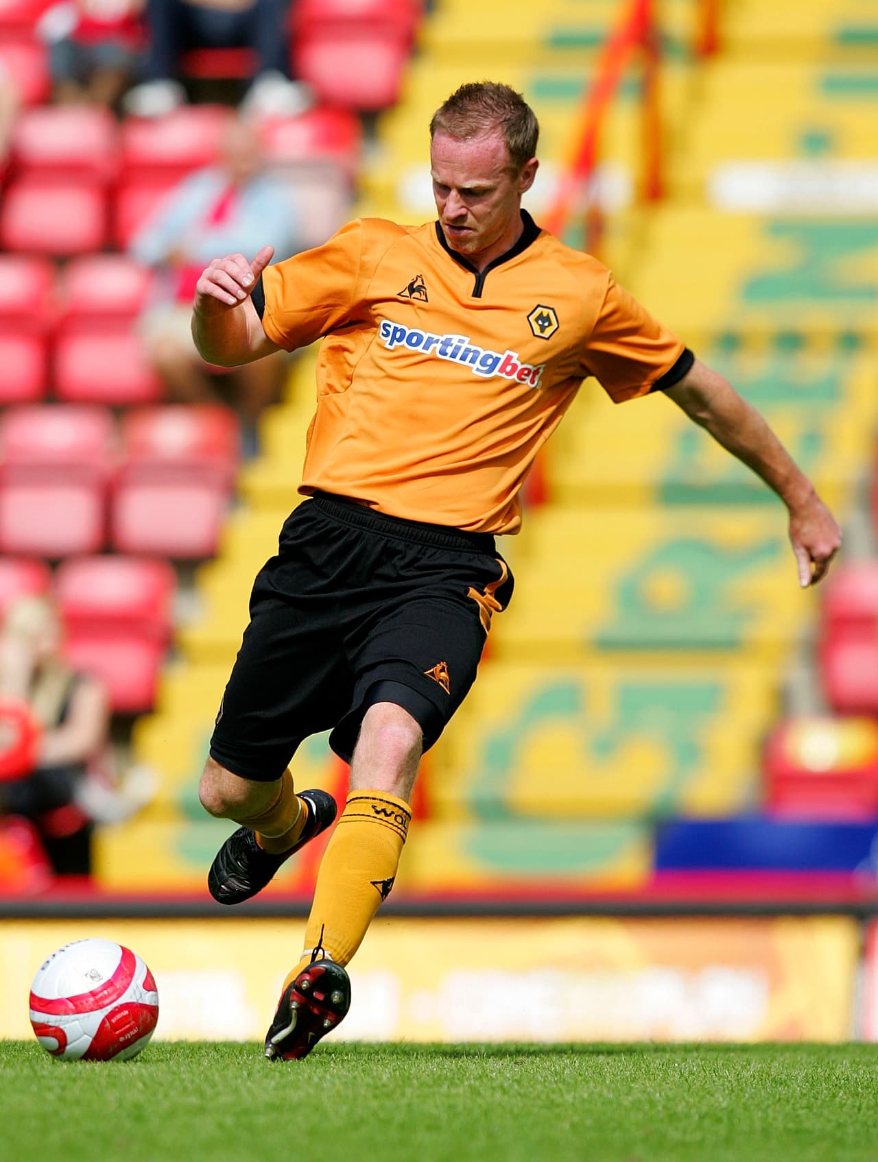 Jody Craddock fue un legendario del Woverhampton entre el 2003 y 2013 en el fútbol inglés. Luego pasó por el Stoke City y allí se retiró para comenzar su proyecto como pintor, basándose en los retratos, el grafiti y el fotorealismo.