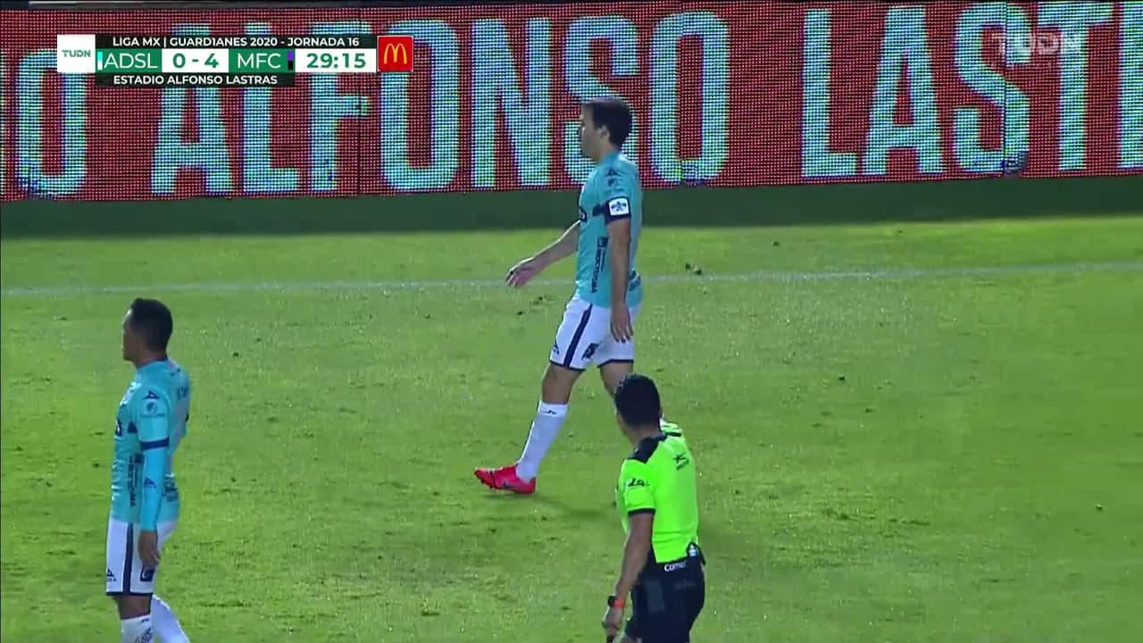 Tarjeta amarilla. El árbitro amonesta a Camilo Mayada de Atlético San Luis.