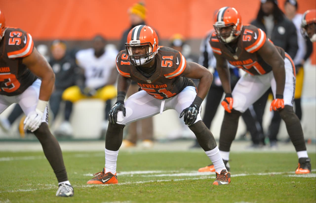 El linebacker Barkevious Mingo fue cambiado de los Browns a los New England Patriots