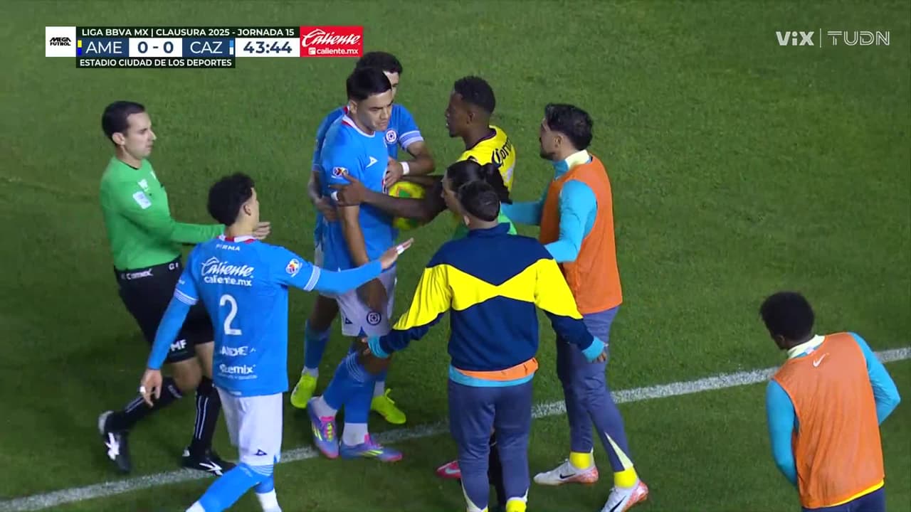 ¡Se calientan los ánimos! El Toro y Chicote se hacen de palabras y empujones