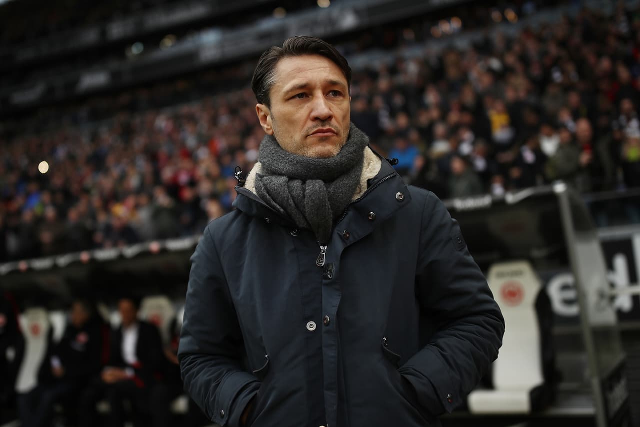 El técnico Niko Kovac planteó una defensa con tres jugadores, en la que el mexicano Carlos Salcedo fue inicialista.