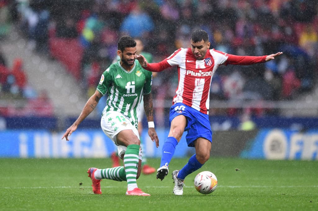 Los colchoneros no dejaron respirar al conjunto sevillano y terminan goleandolos 3-0.