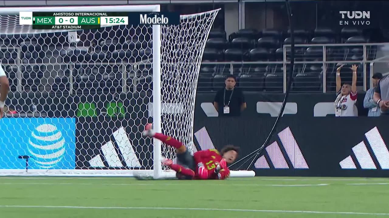 ¡GOL!  anota para Australia. Harry Souttar