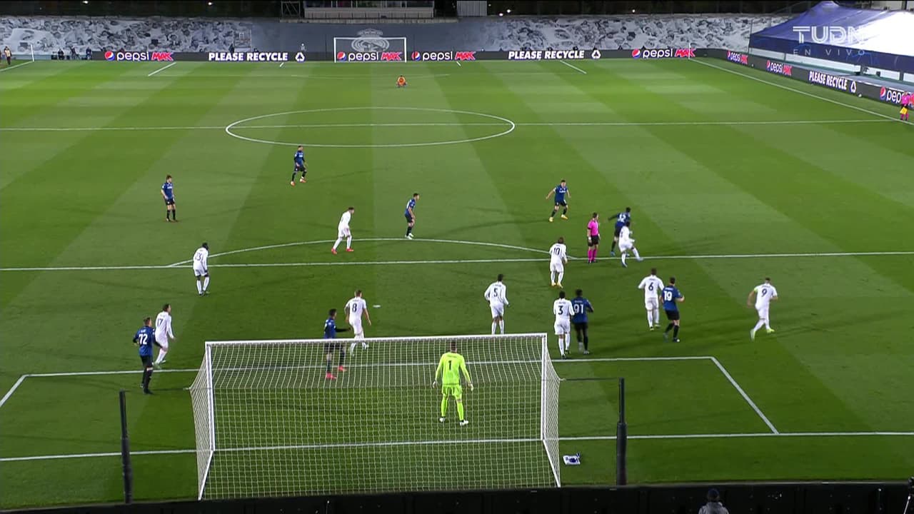 ¡TIRO ATAJADO! disparo por Joakim Maehle.