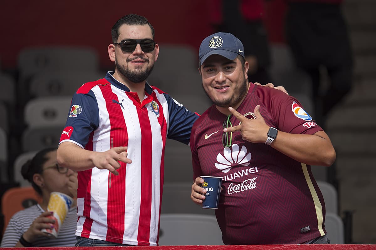 Foto de accion del partido America vs Guadalajara correspondiente a la jornada 11 del torneo Apertura 2018 de la Liga BBVA Bancomer realizado en el estadio Azteca. Action photo of the America vs Guadalajara game corresponding to day 11 of the 2018 Apertura tournament of the BBVA Bancomer League held at the Azteca stadium. EN LA FOTO: