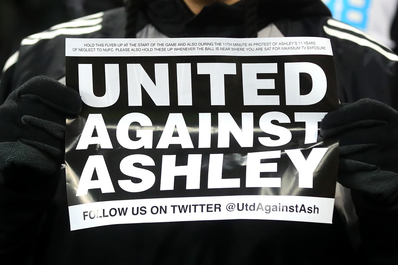 NEWCASTLE UPON TYNE, ENGLAND - JANUARY 29: A Newcastle United fan holds up a Mike Ashley banner during the Premier League match between Newcastle United and Manchester City at St. James Park on January 29, 2019 in Newcastle upon Tyne, United Kingdom. (Photo by Chris Brunskill/Fantasista/Getty Images)
