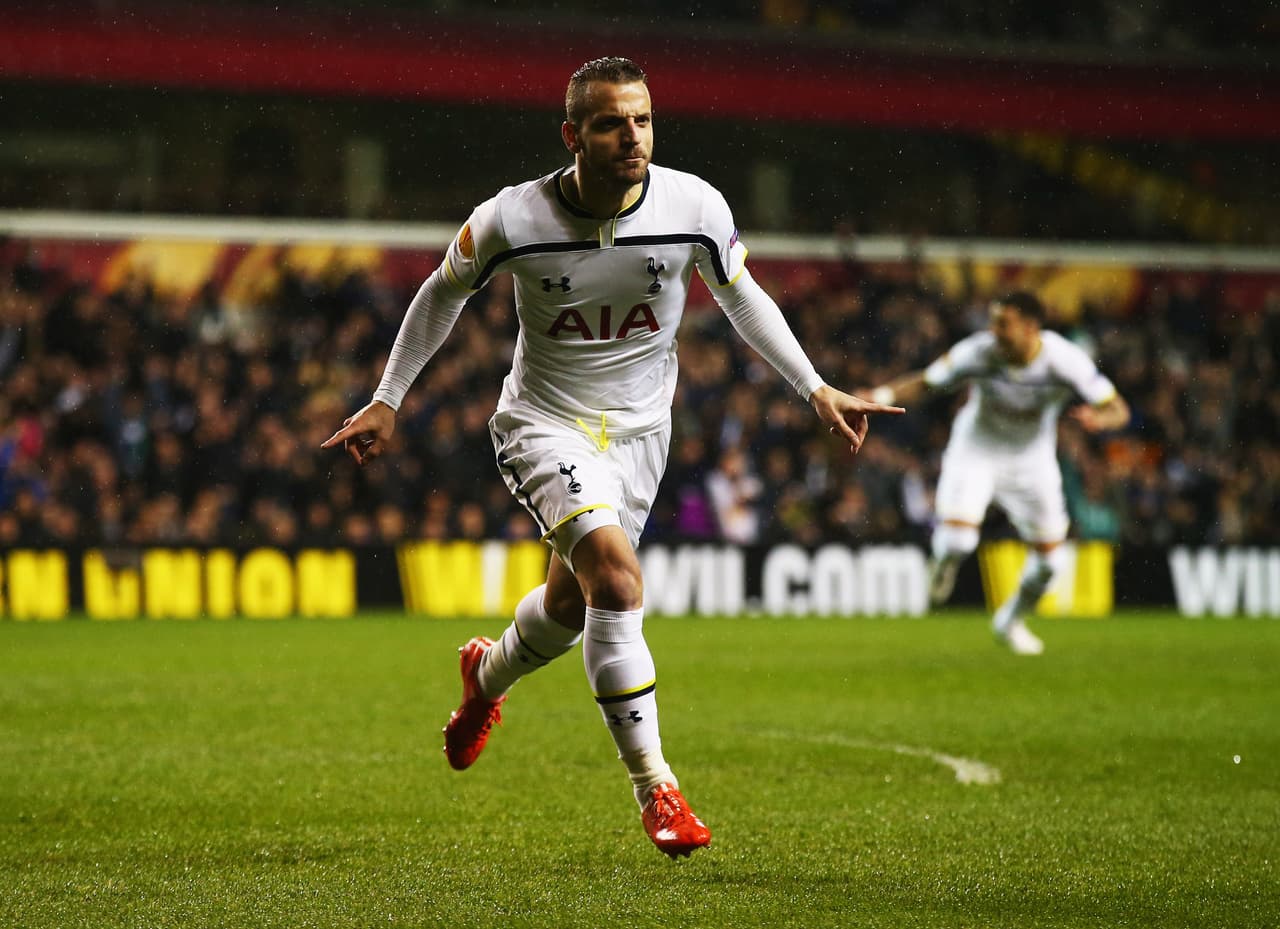 Roberto Soldado no ha respondido a las expectativas que generó hace unos años en el Tottenham Hotspur por ello estaría muy cerca de regresar a la Liga española donde sus pretendientes son Sevilla y Villarreal.