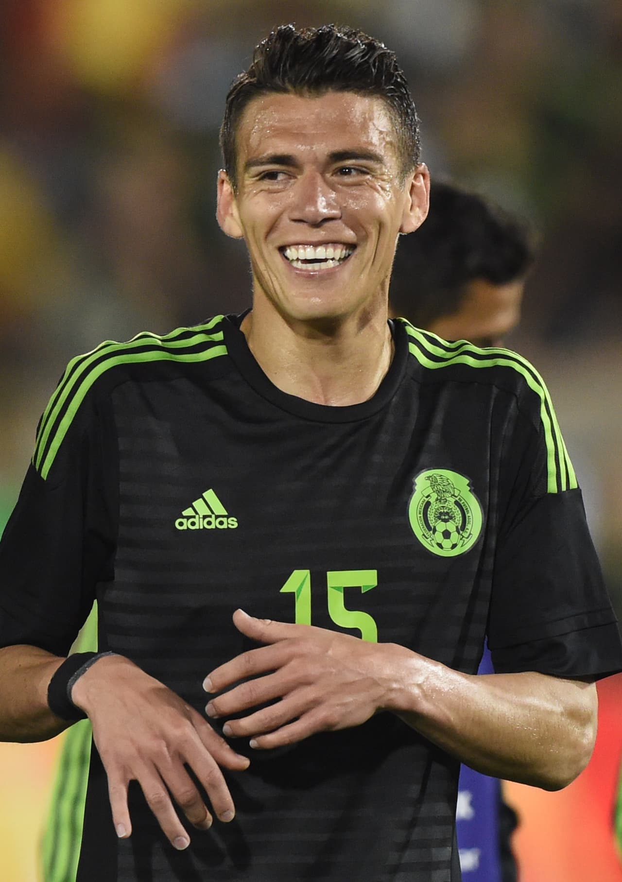 Parece que es un hecho que Héctor Moreno no seguirá jugando en el Espanyol de Barcelona y, pese al interés de algunos equipos ibéricos, tampoco se quedaría en la Liga española. El defensa mexicano estaría muy cerca de volver a la Eredivisie de Holanda para jugar en el campeón PSV Eindhoven que lo quiere a como dé lugar junto al consentido de la afición Andrés Guardado.
