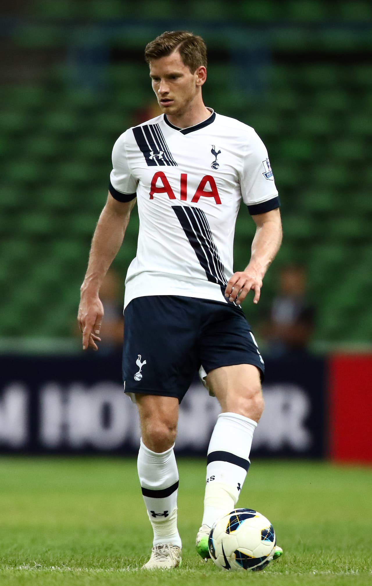 El zaguero belga Jan Vertonghen del Tottenham está en la mira del Barcelona por cualquier baja que se presente en la zona defensiva del equipo con particular atención en la posible salida de Adriano. El jugador de los Spurs gusta por su personalidad y pulcritud para salir con la pelota.