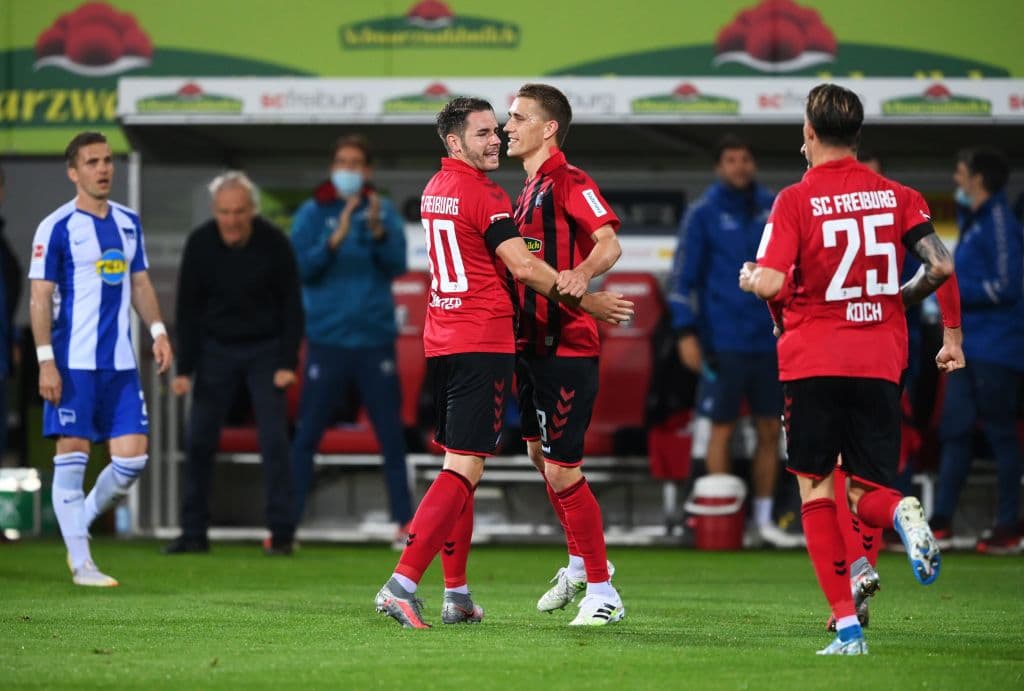 Con goles de grifo y Petersen el Freiburg vence 2-1 al Hertha Berlin y sigue soñando con la Europa League.