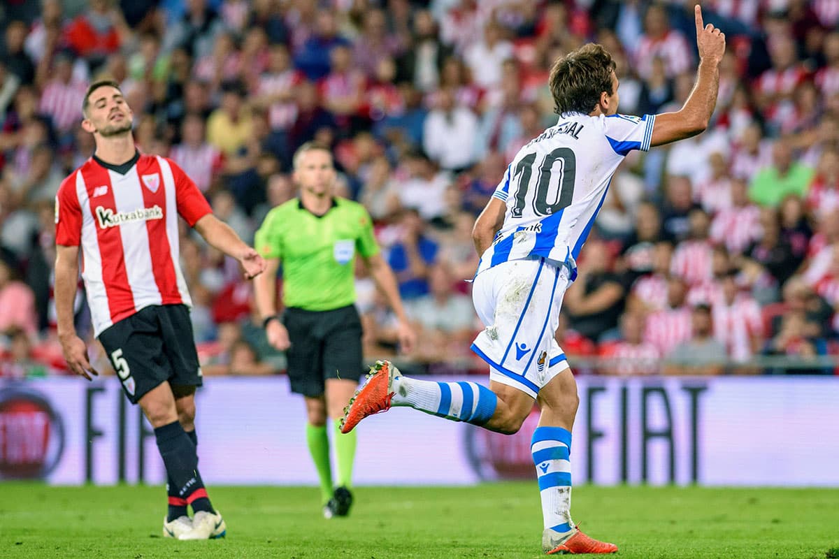 La figura del juego para los Txuri Urdin fue el mediocampista Mikel Oyarzabal, quien anotó dos goles de tiro penal a los minutos 30 y 74.