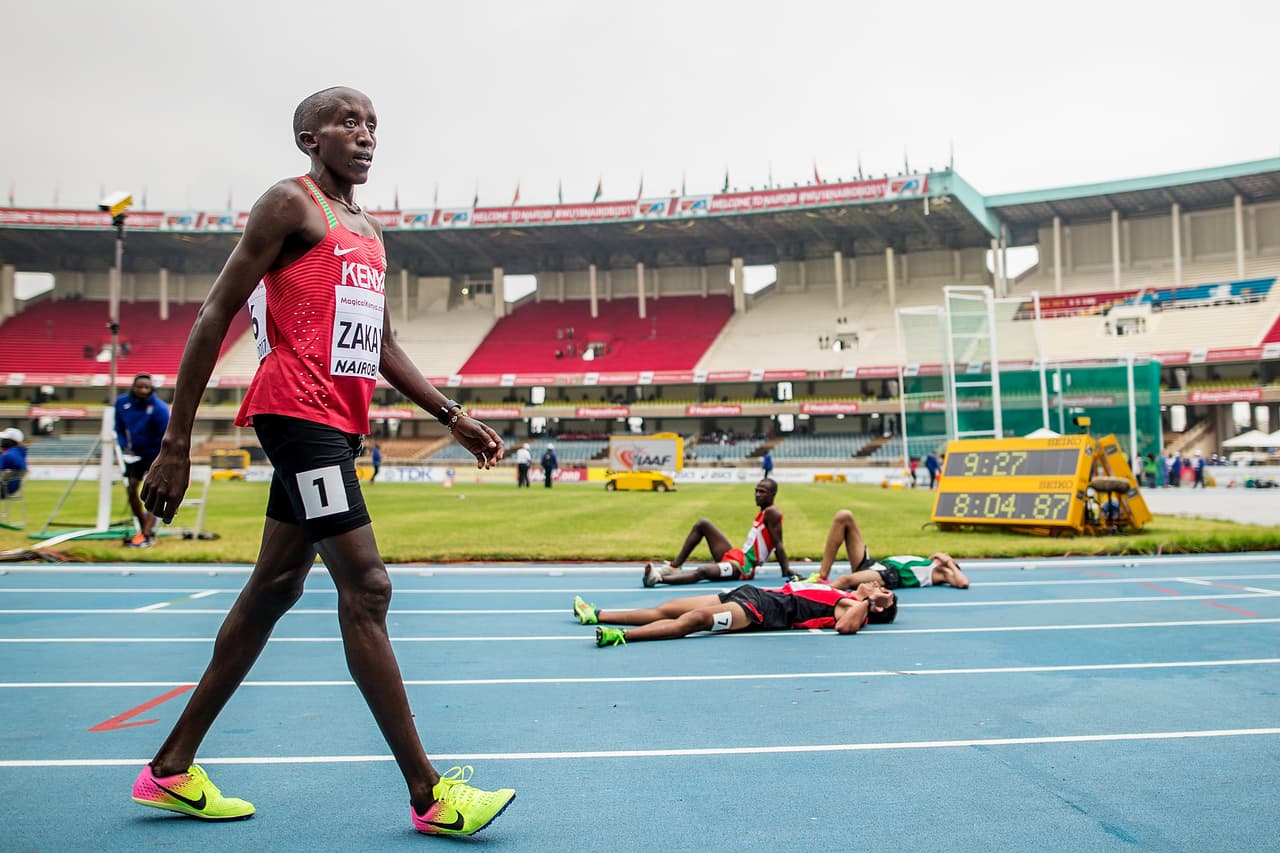 El keniano Edward Zakayo Pingua, ganador del Mundial Sub-20 de Atletismo en 2018 en 5000 metros y recientemente en la Liga de Diamante en Rabat, genera polémica porque su aspecto no refleja la edad de su registro: 17 años. El joven se ve mayor.