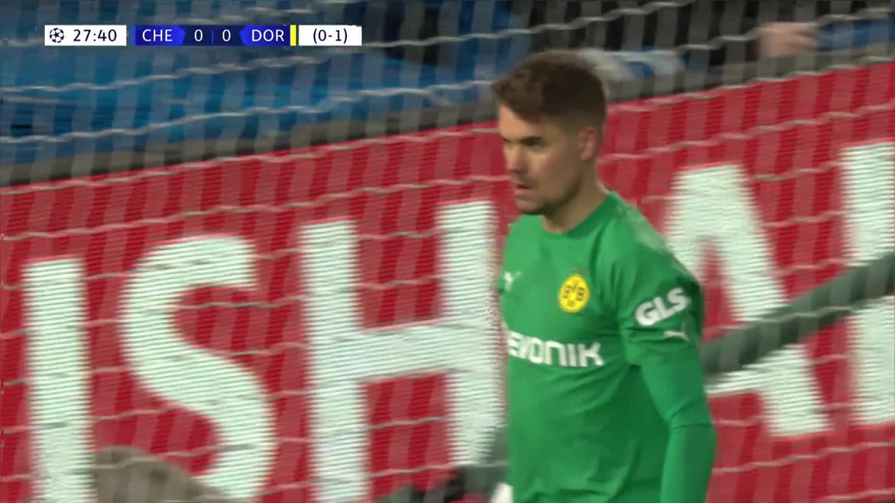 ¡CERCA! Kai Havertz disparó que se estrella en el poste.