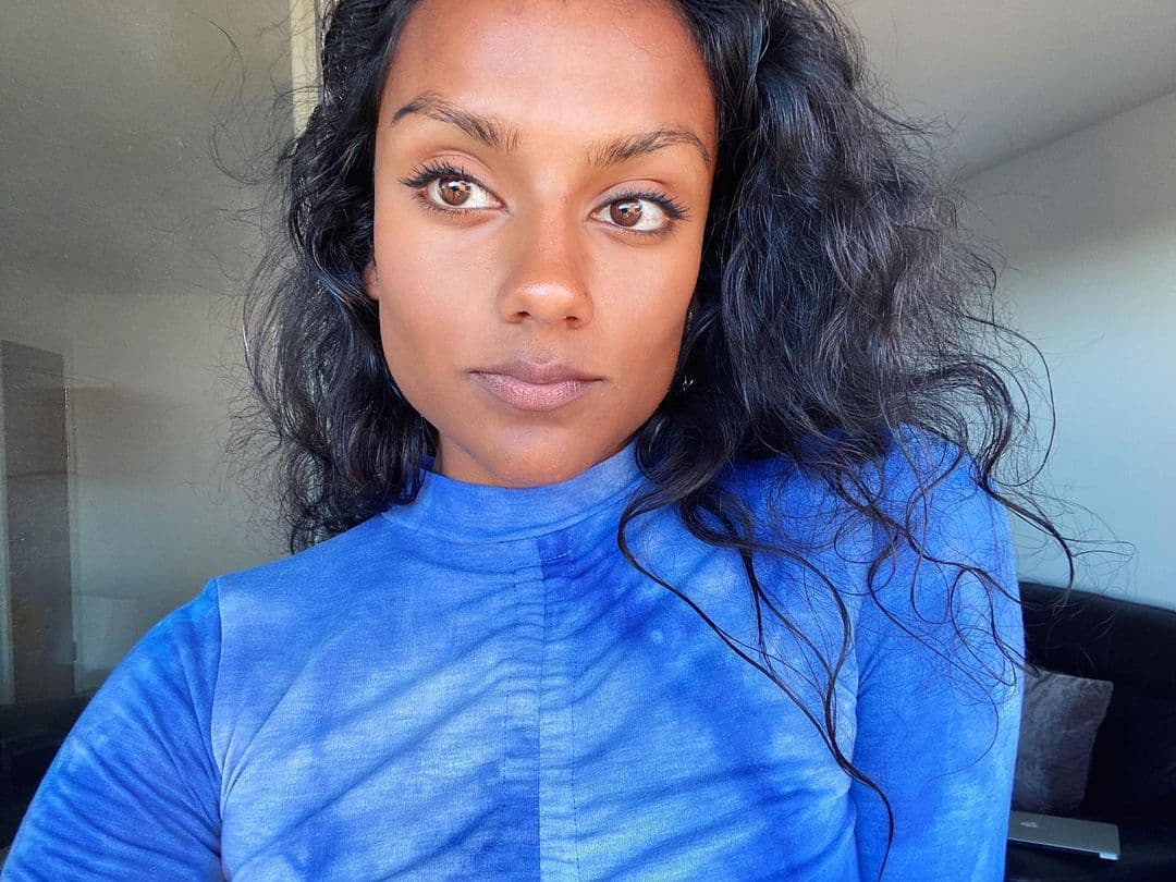 La actriz de 25 años ha sido elegida para ser la nueva pareja de del hermano mayor de Daphne.