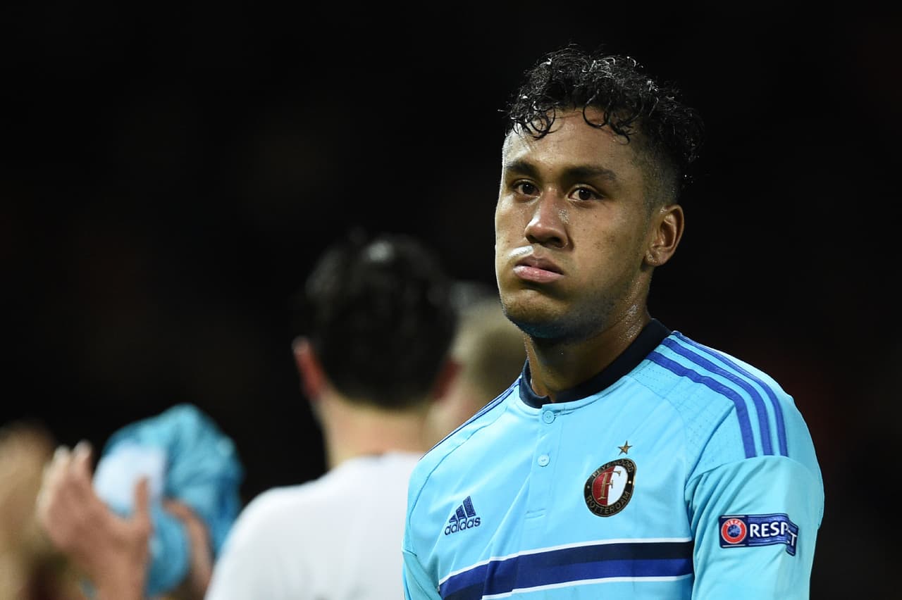 El peruano Renato Tapias estuvo un año en pruebas en el Twente de Holanda y solo hasta que cumplió 18 años integró el primer equipo en 2013.